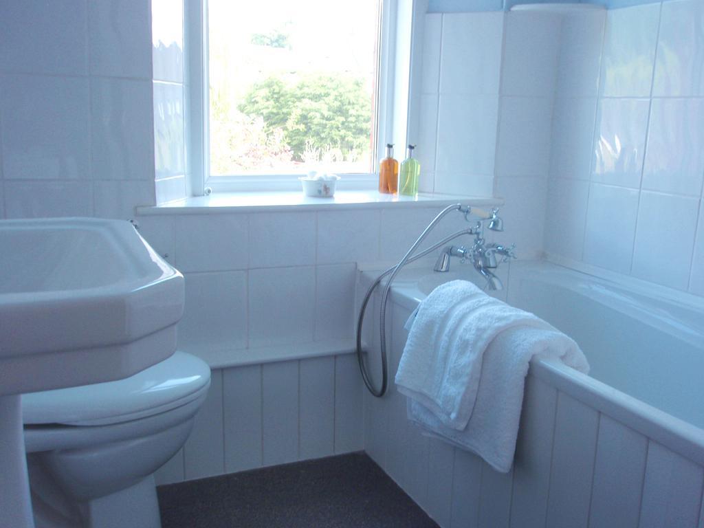 Weston House Bed & Breakfast Bampton  Ngoại thất bức ảnh